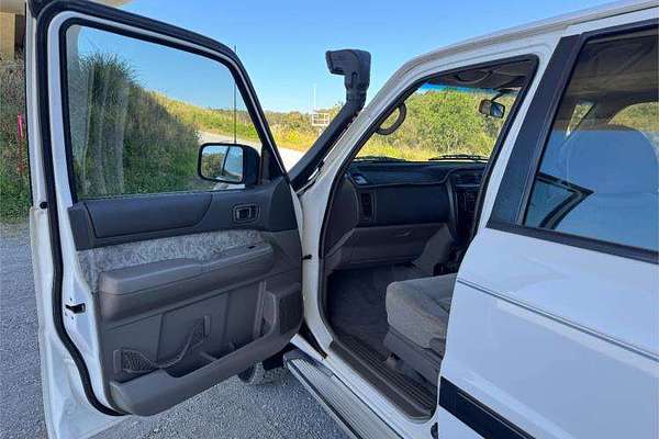 2000 Nissan Patrol ST GU II