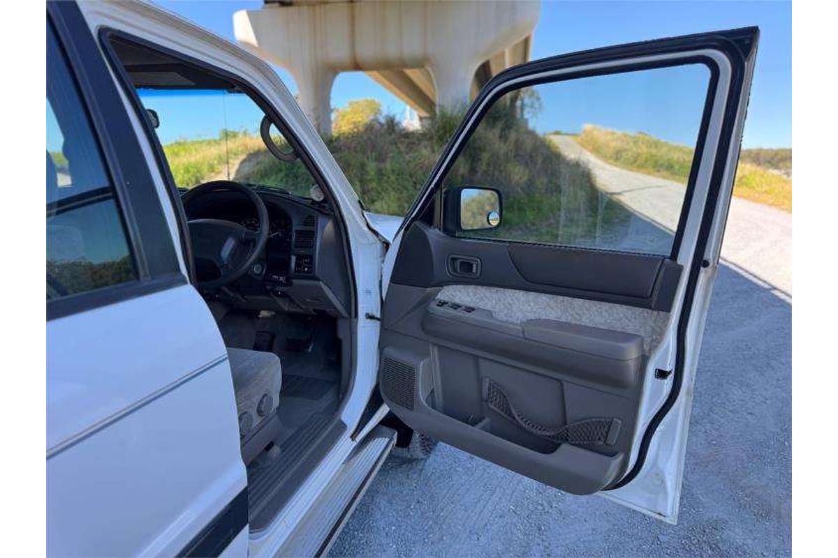 2000 Nissan Patrol ST GU II