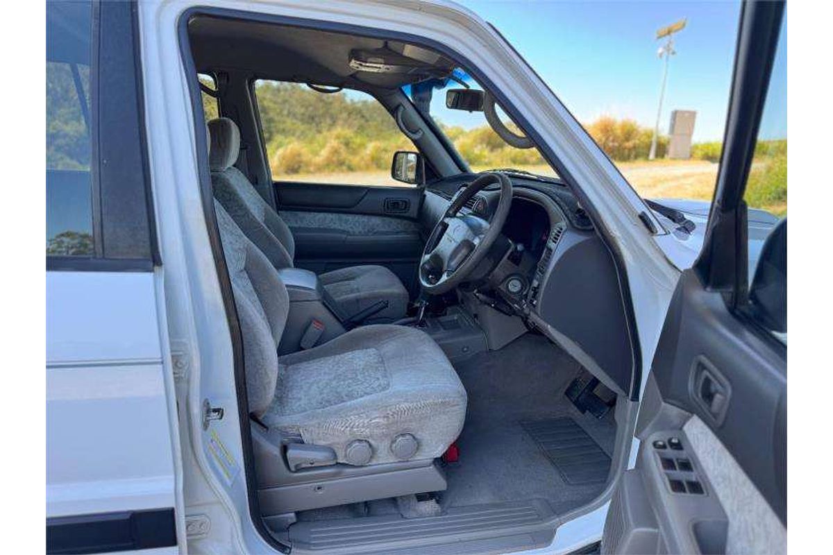 2000 Nissan Patrol ST GU II