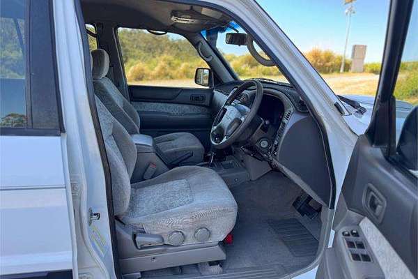 2000 Nissan Patrol ST GU II