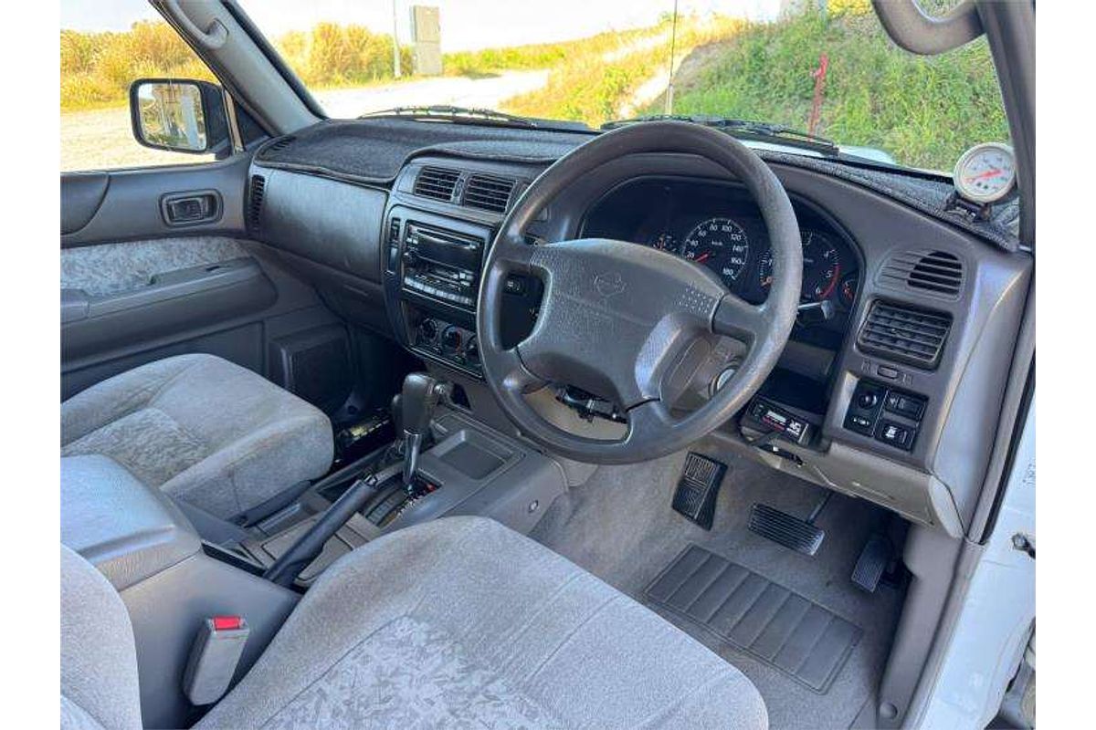 2000 Nissan Patrol ST GU II