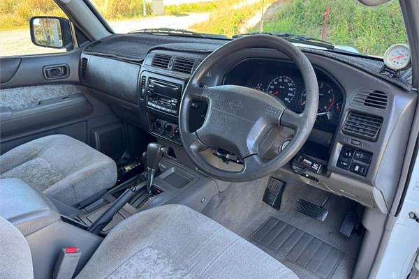 2000 Nissan Patrol ST GU II