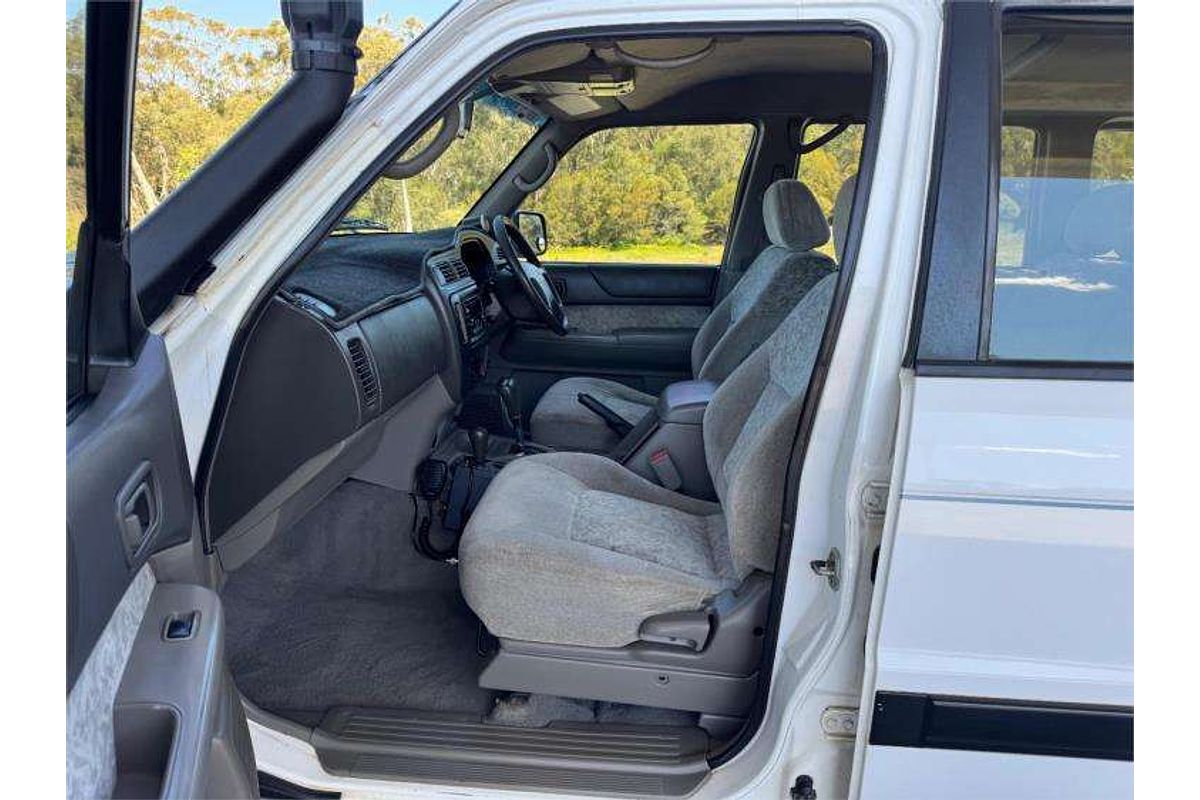 2000 Nissan Patrol ST GU II