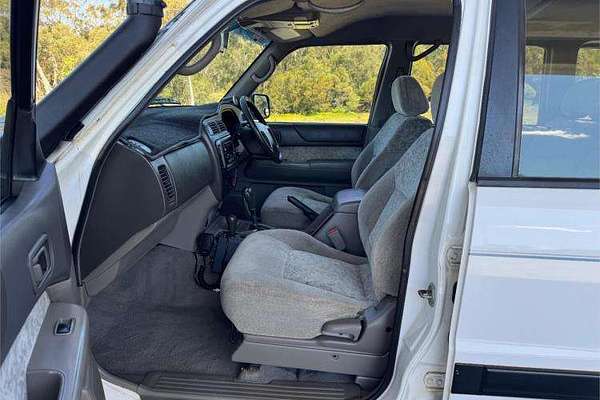 2000 Nissan Patrol ST GU II