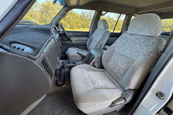 2000 Nissan Patrol ST GU II