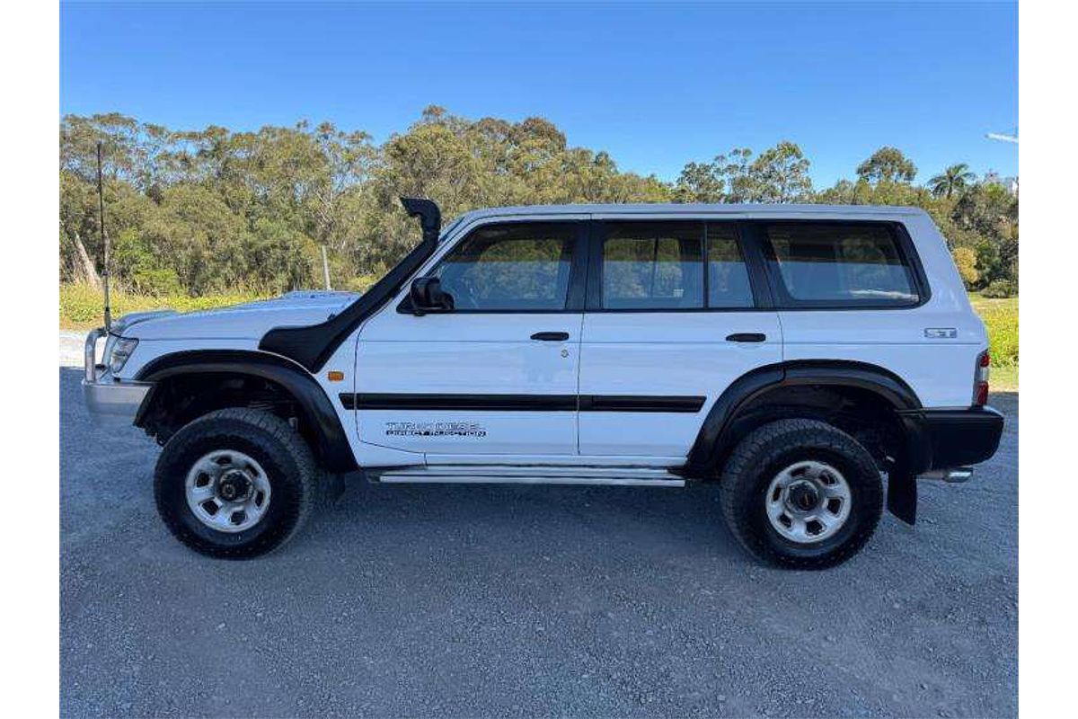 2000 Nissan Patrol ST GU II