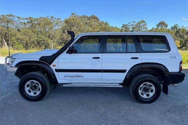 2000 Nissan Patrol ST GU II