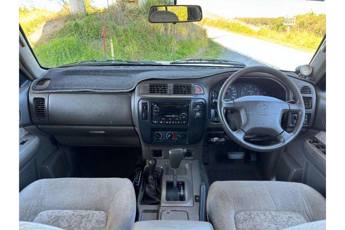 2000 Nissan Patrol ST GU II