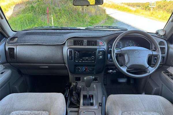 2000 Nissan Patrol ST GU II