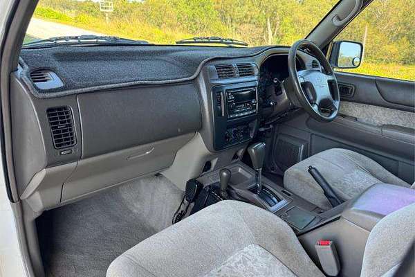 2000 Nissan Patrol ST GU II