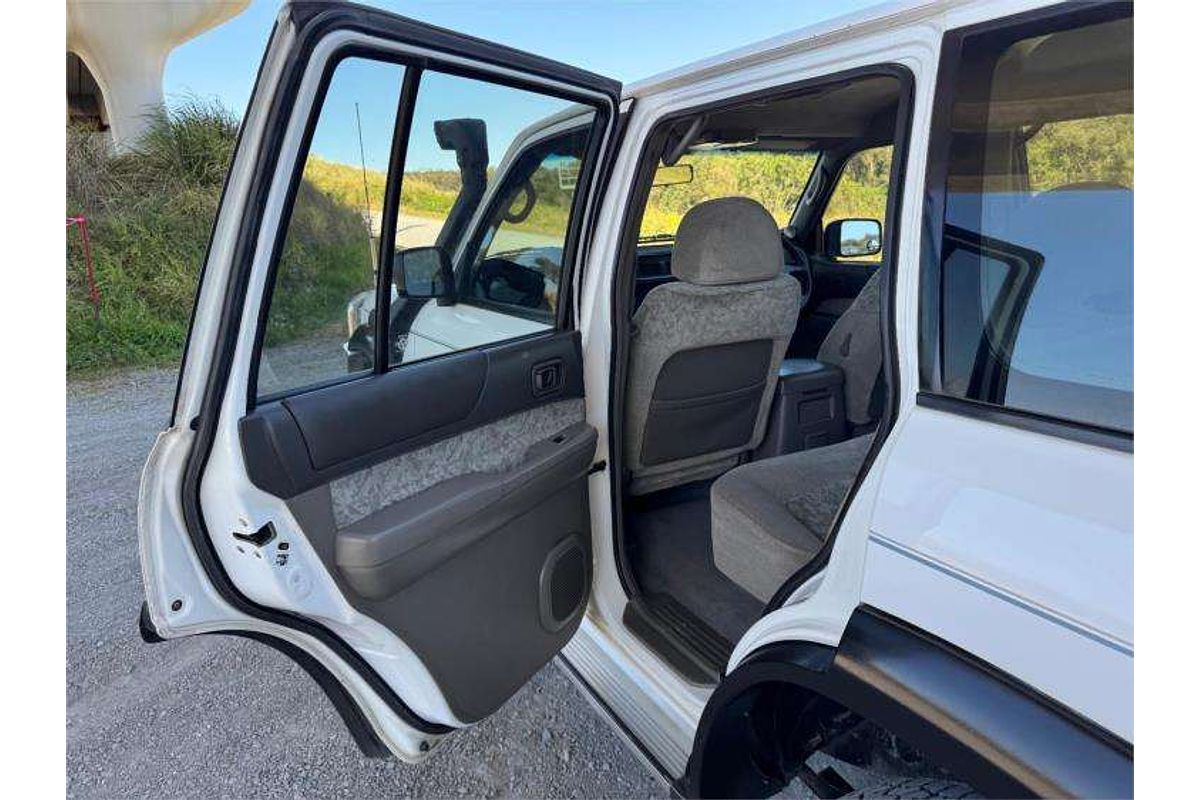 2000 Nissan Patrol ST GU II
