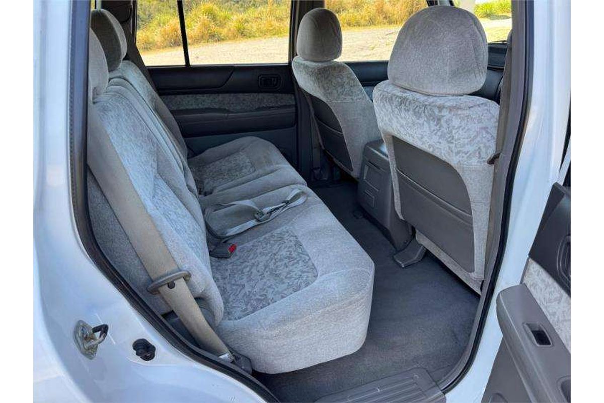 2000 Nissan Patrol ST GU II