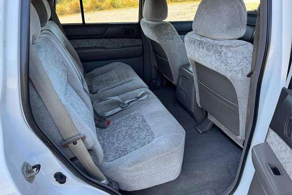 2000 Nissan Patrol ST GU II