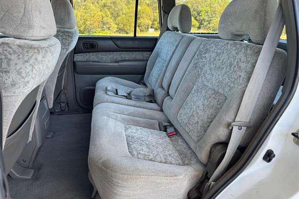 2000 Nissan Patrol ST GU II