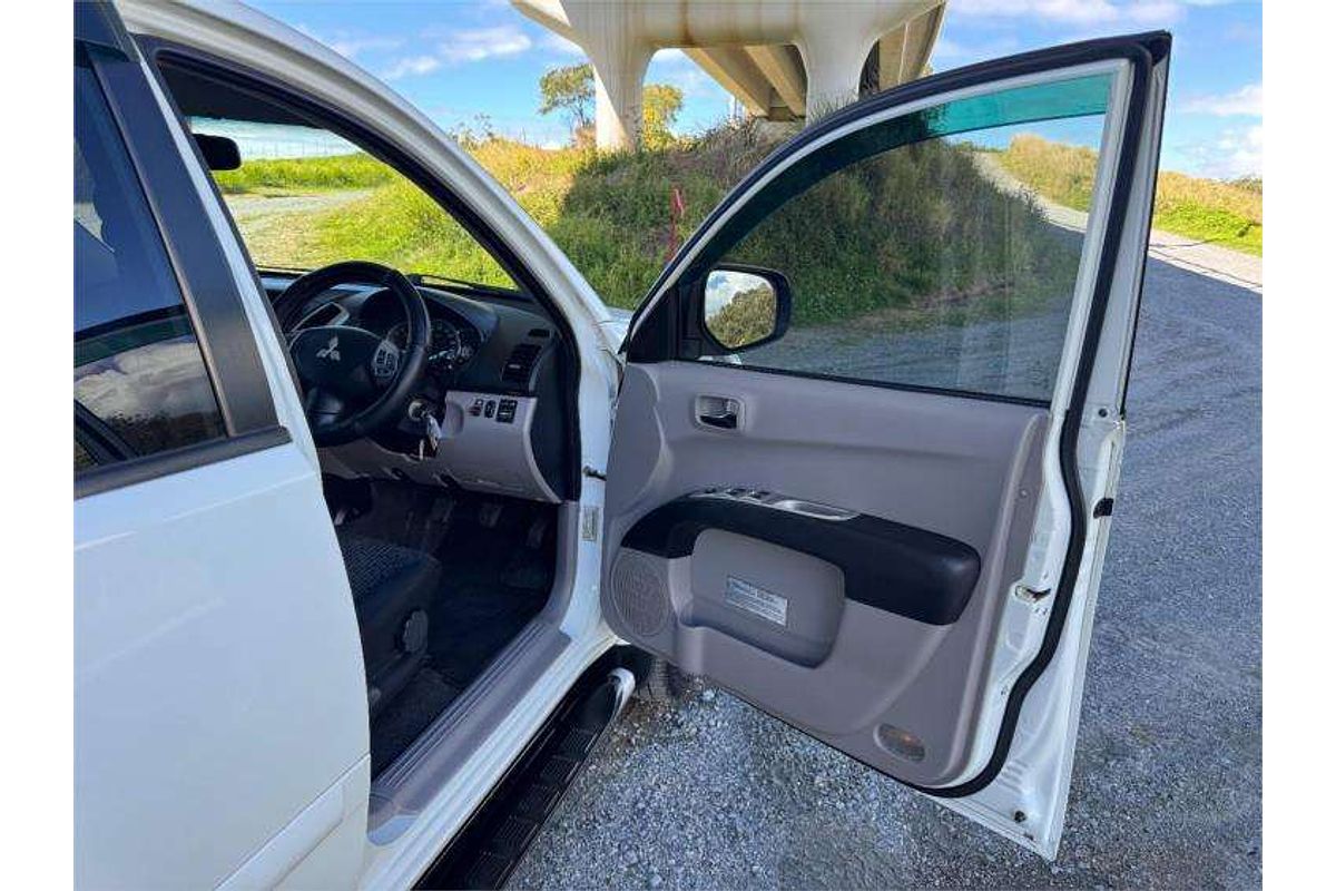 2013 Mitsubishi Triton GLX-R MN 4X4