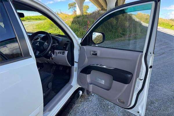 2013 Mitsubishi Triton GLX-R MN 4X4