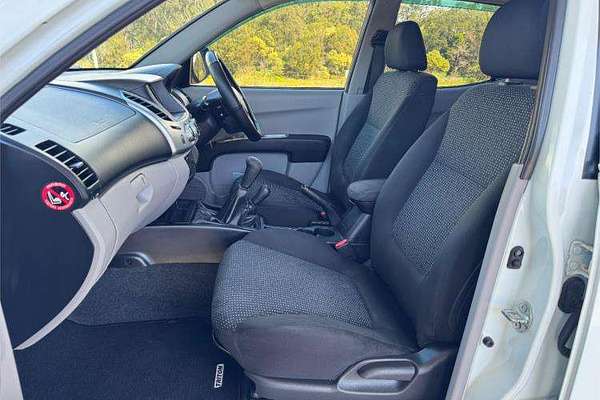 2013 Mitsubishi Triton GLX-R MN 4X4