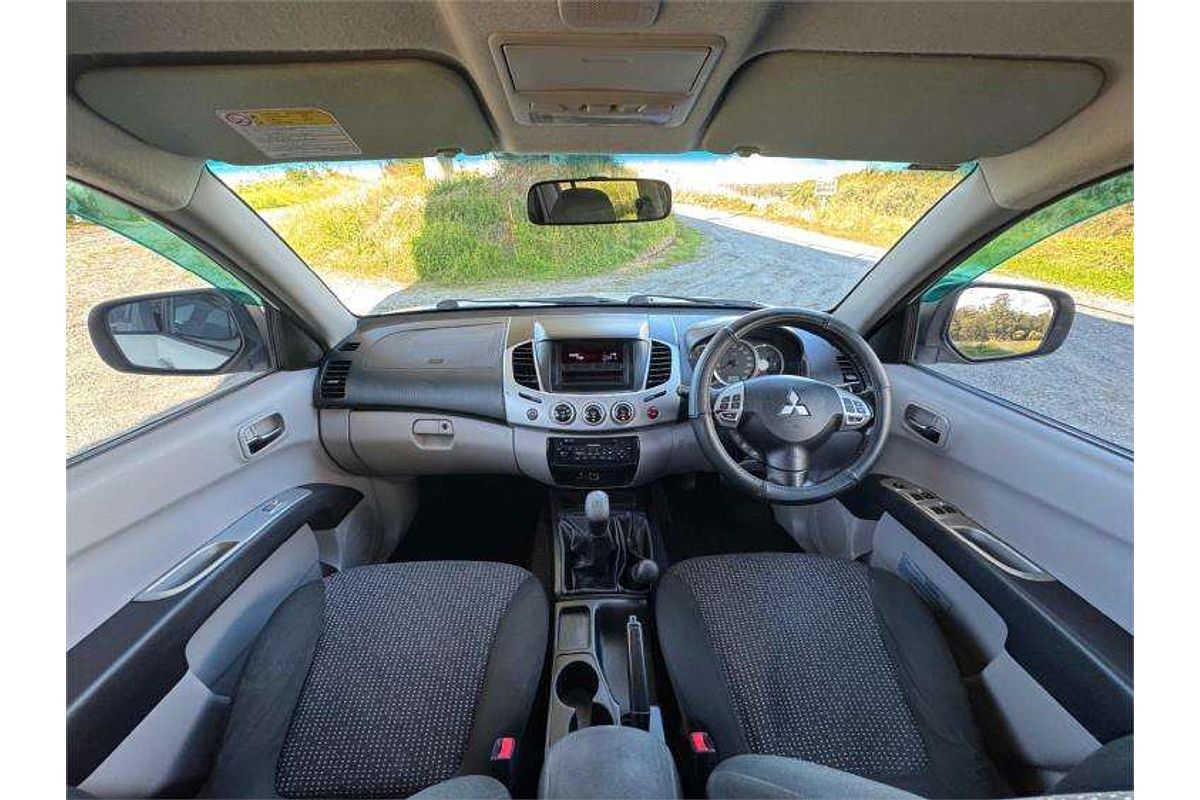 2013 Mitsubishi Triton GLX-R MN 4X4