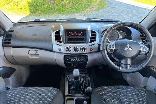 2013 Mitsubishi Triton GLX-R MN 4X4