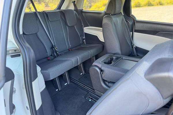 2023 Kia Carnival S KA4