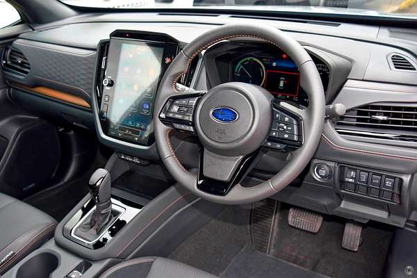 2025 Subaru Forester Hybrid Touring S6