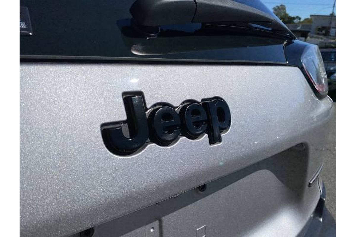 2019 Jeep Cherokee Night Eagle KL