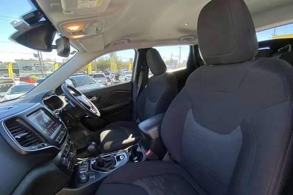 2019 Jeep Cherokee Night Eagle KL