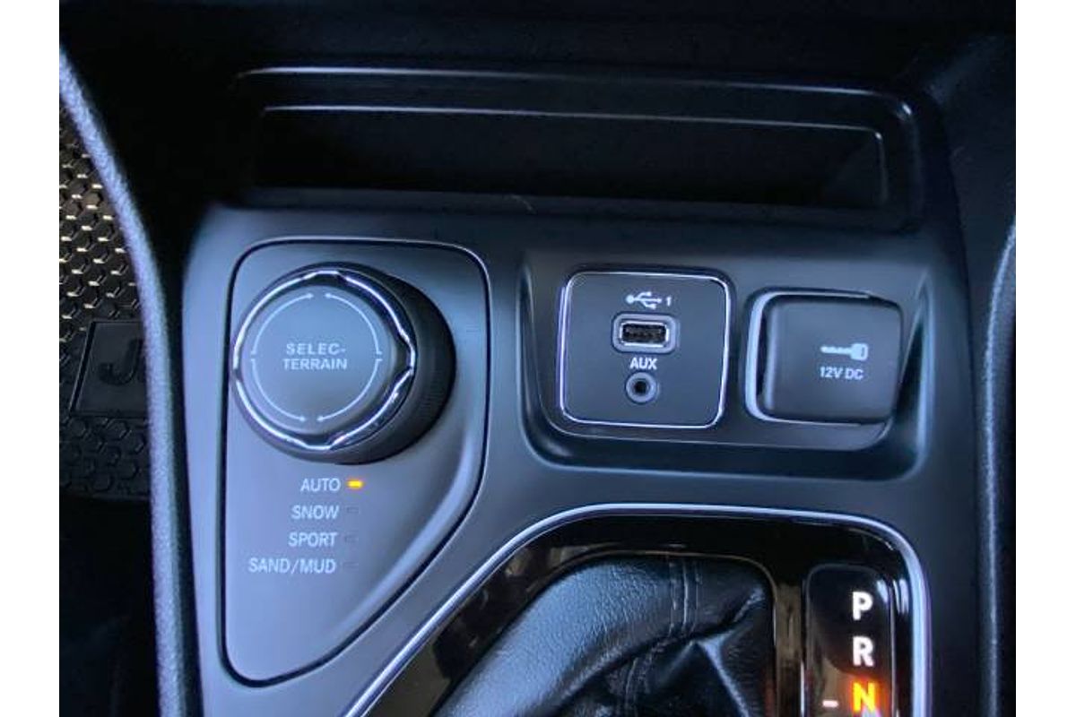 2019 Jeep Cherokee Night Eagle KL