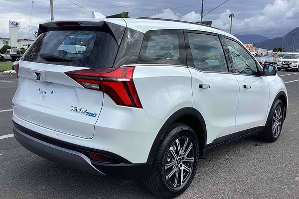 2025 Mahindra XUV700 AX7L