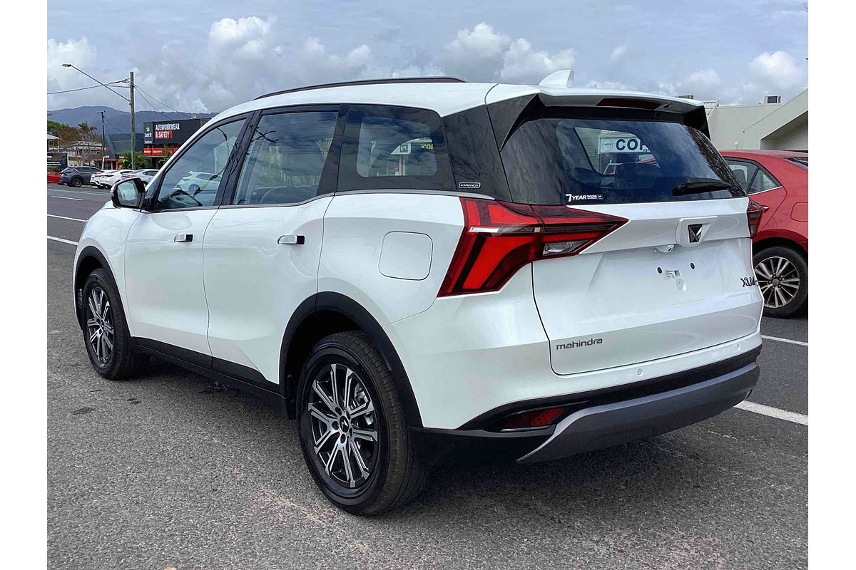 2025 Mahindra XUV700 AX7L