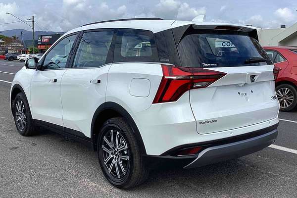2025 Mahindra XUV700 AX7L