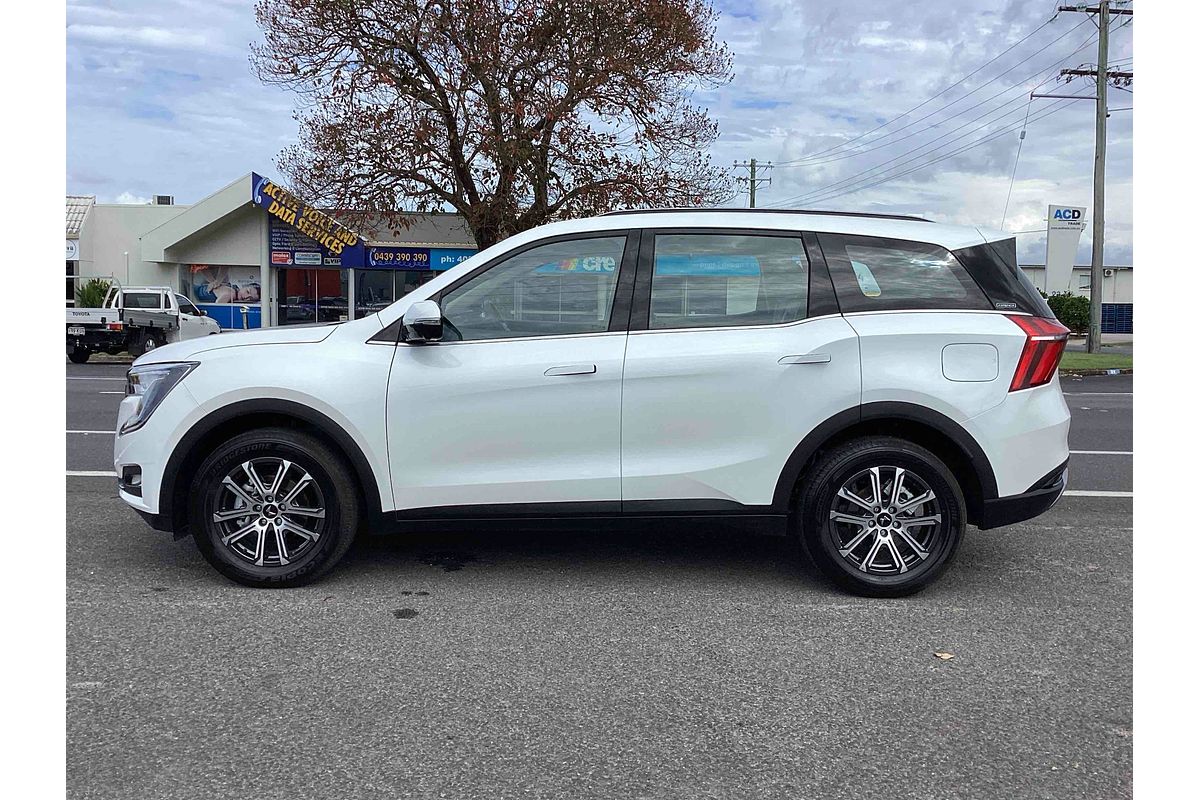 2025 Mahindra XUV700 AX7L