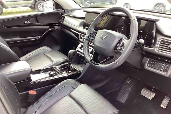 2025 Mahindra XUV700 AX7L