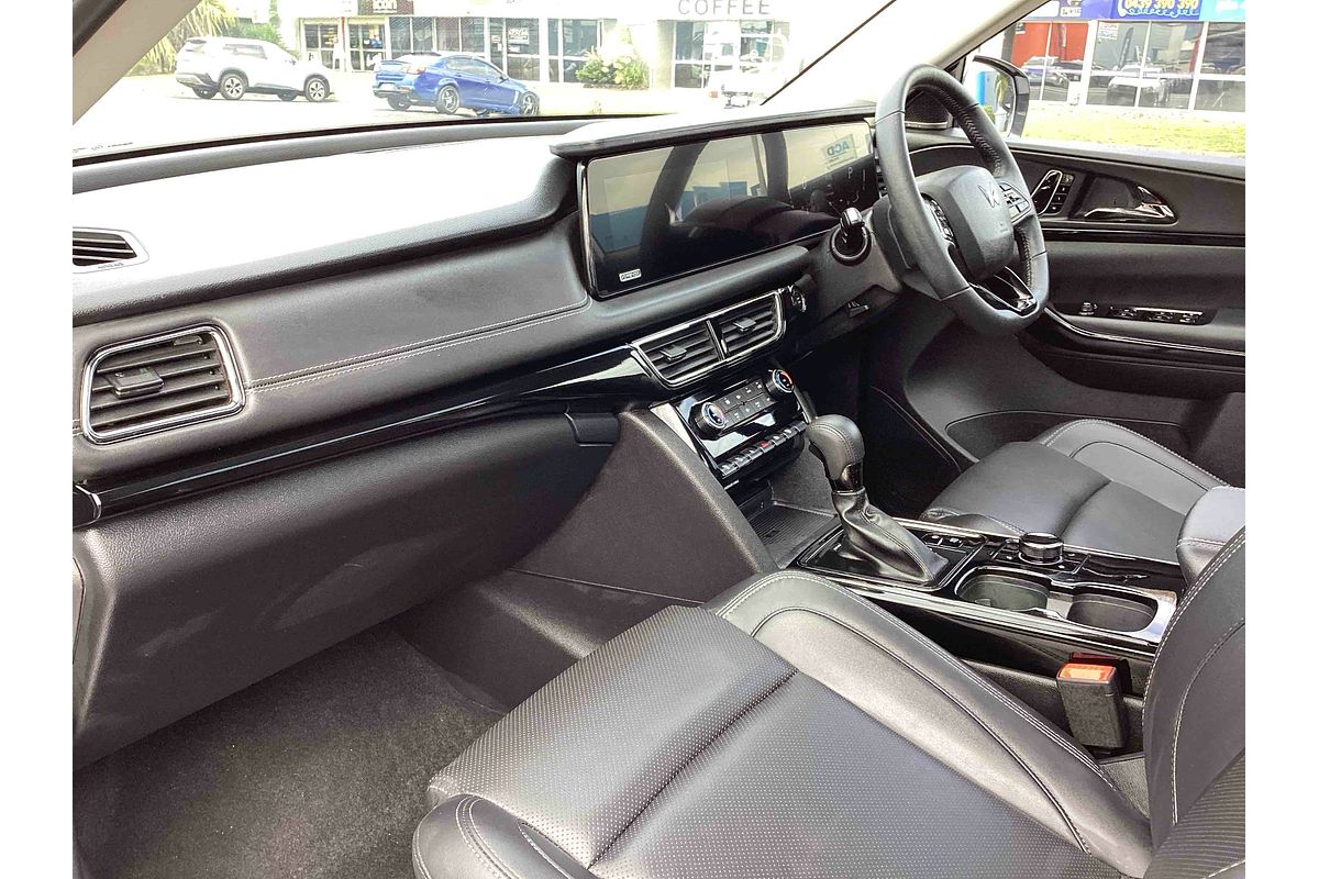 2025 Mahindra XUV700 AX7L