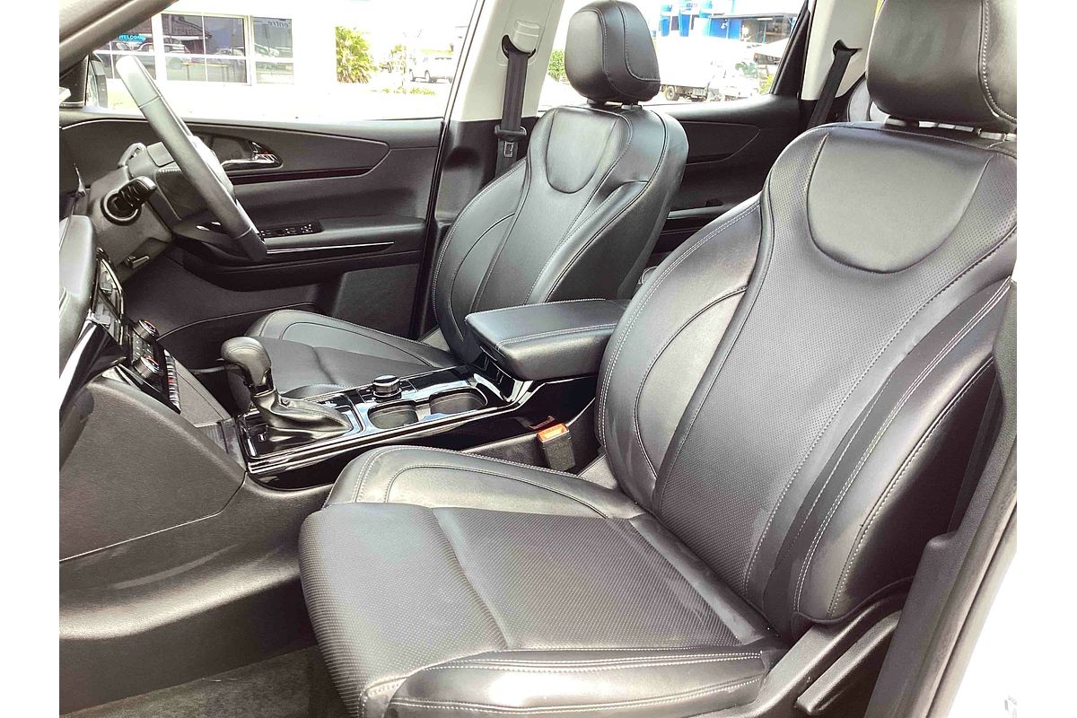 2025 Mahindra XUV700 AX7L