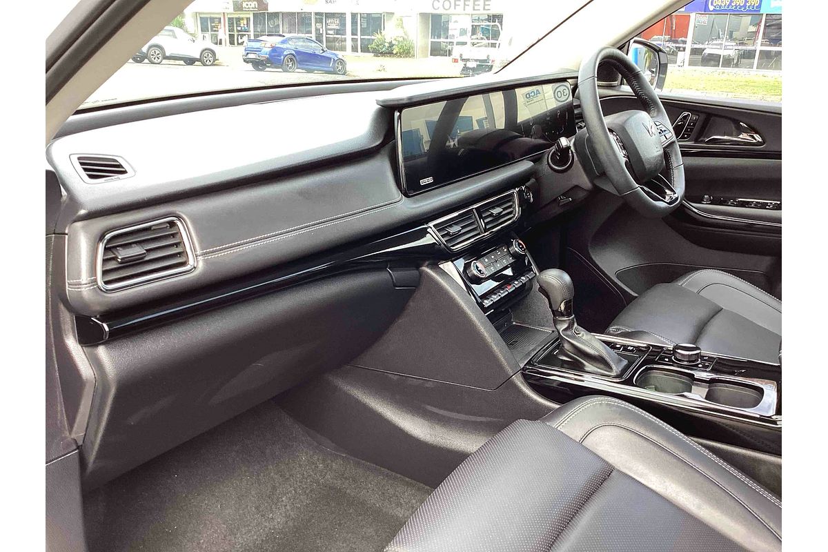 2025 Mahindra XUV700 AX7L