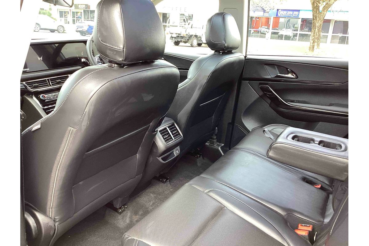 2025 Mahindra XUV700 AX7L