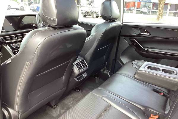 2025 Mahindra XUV700 AX7L