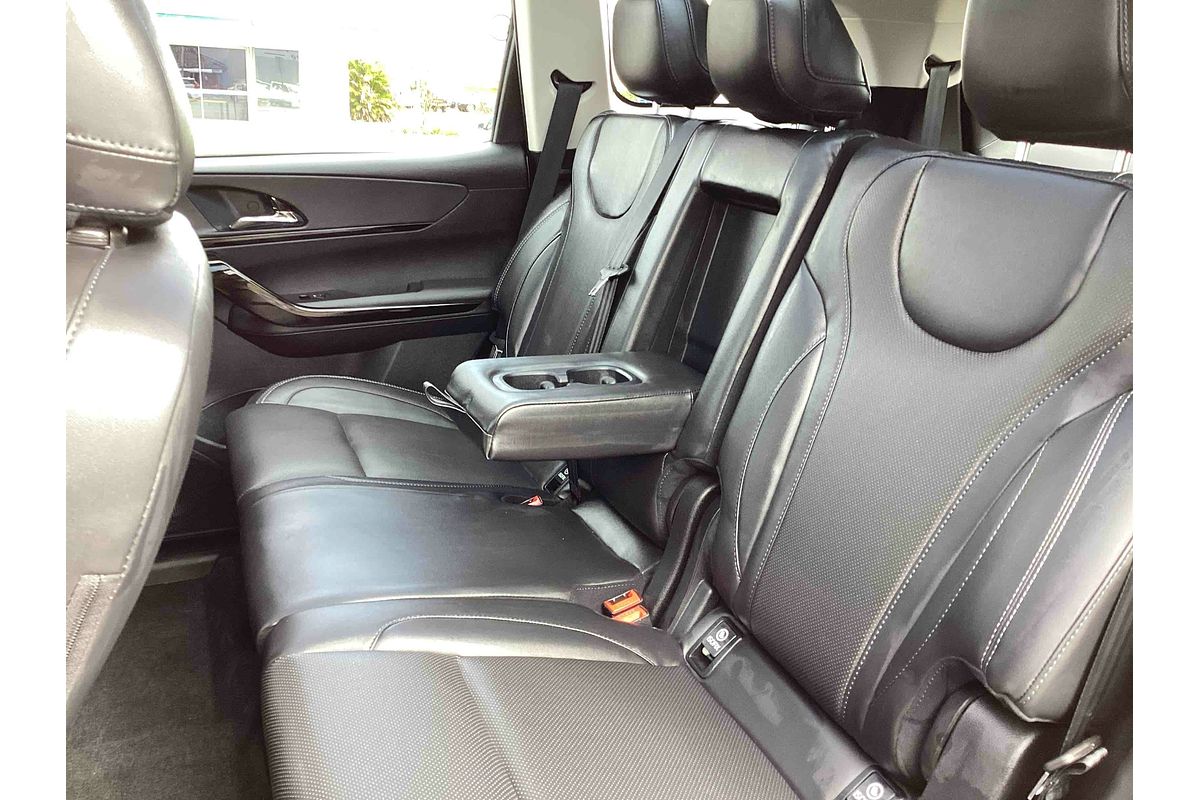 2025 Mahindra XUV700 AX7L