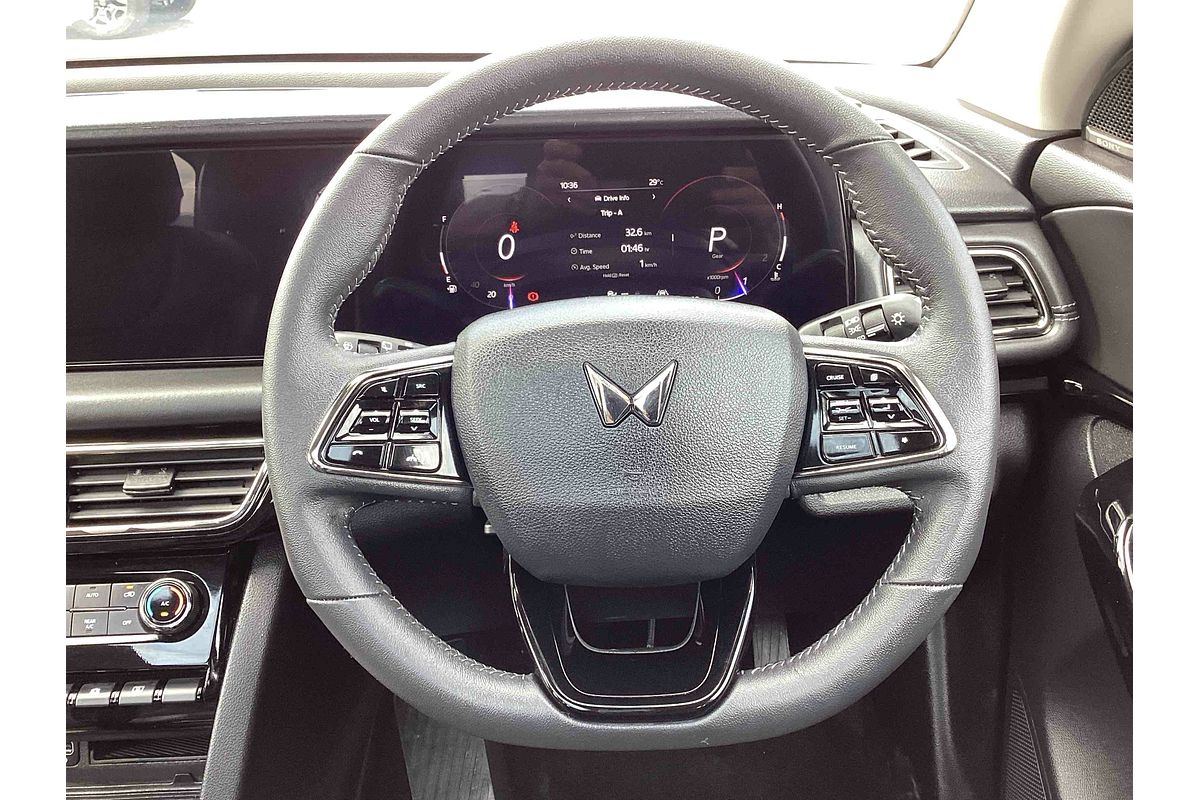 2025 Mahindra XUV700 AX7L
