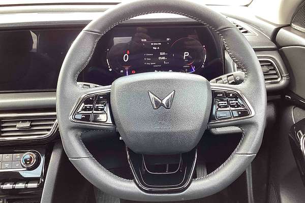 2025 Mahindra XUV700 AX7L