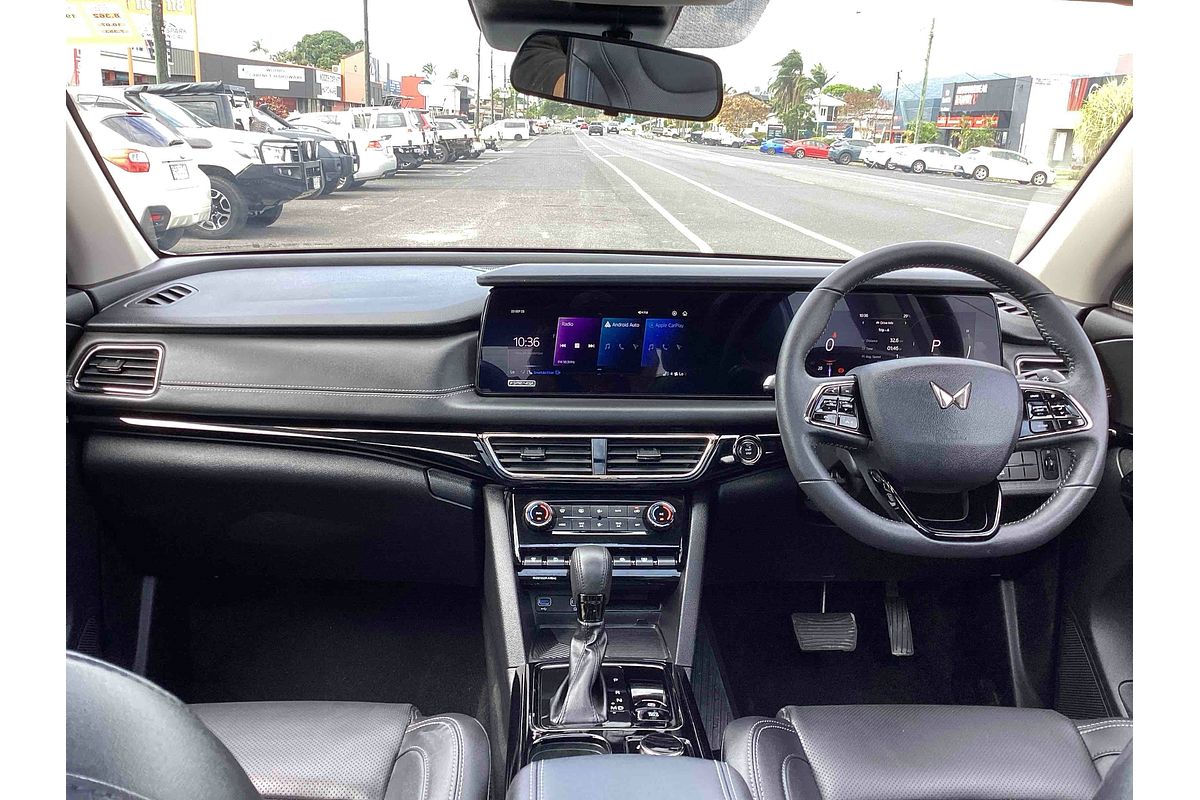 2025 Mahindra XUV700 AX7L