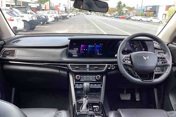 2025 Mahindra XUV700 AX7L