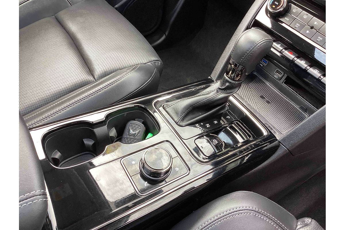 2025 Mahindra XUV700 AX7L