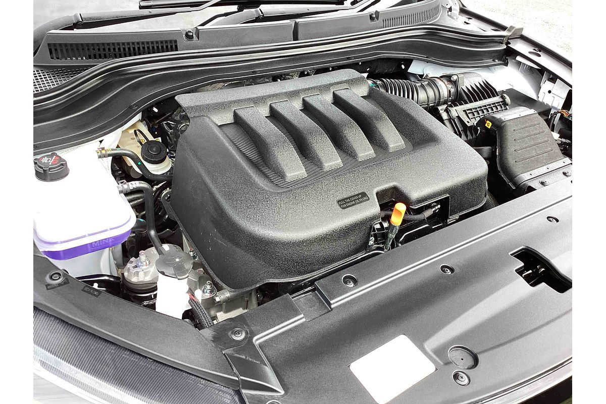2025 Mahindra XUV700 AX7L