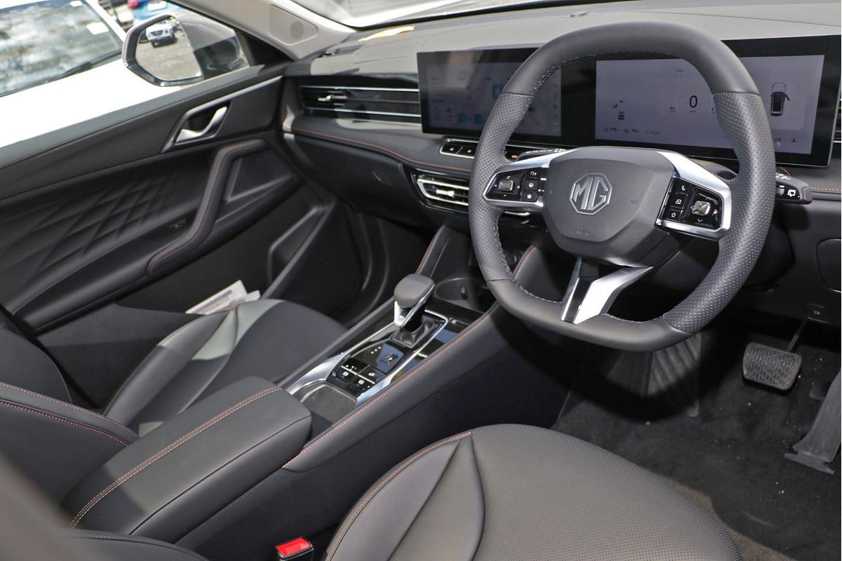 2025 MG HS Super Hybrid Essence AS33P