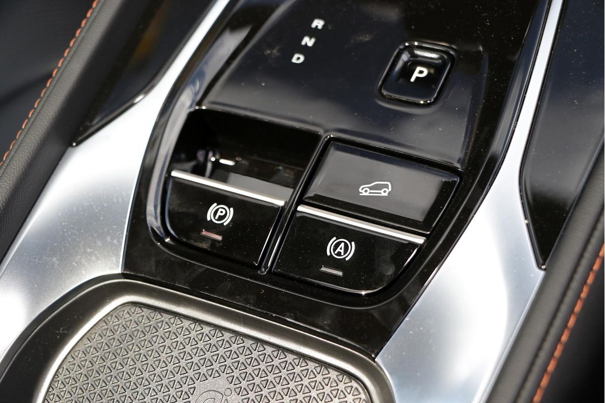 2025 MG HS Super Hybrid Essence AS33P