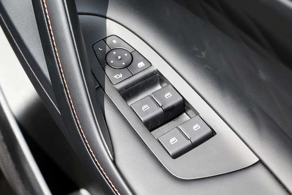 2025 MG HS Super Hybrid Essence AS33P