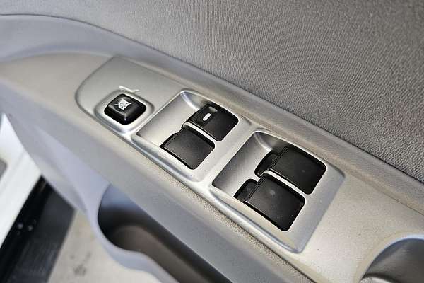 2013 Mitsubishi Challenger PB