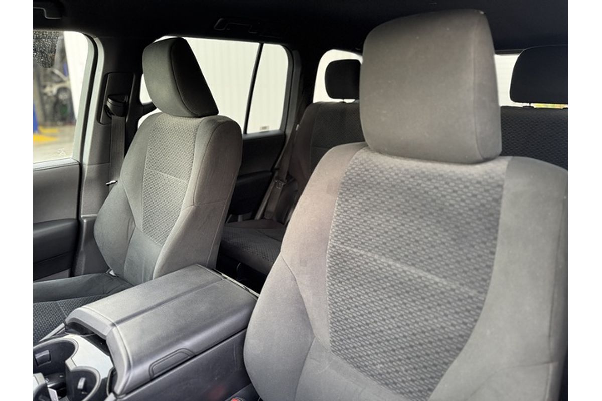 2023 Toyota Landcruiser GXL FJA300R